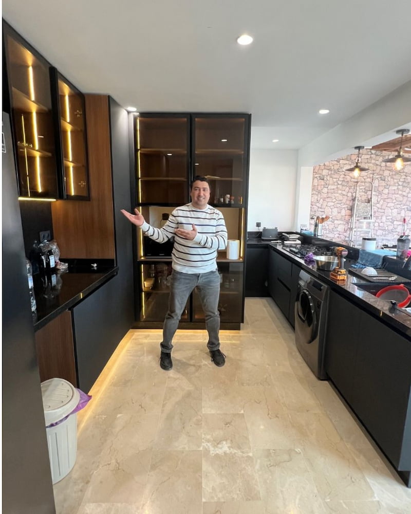 Dressing intégré bois avec éclairage LED ambiance luxe